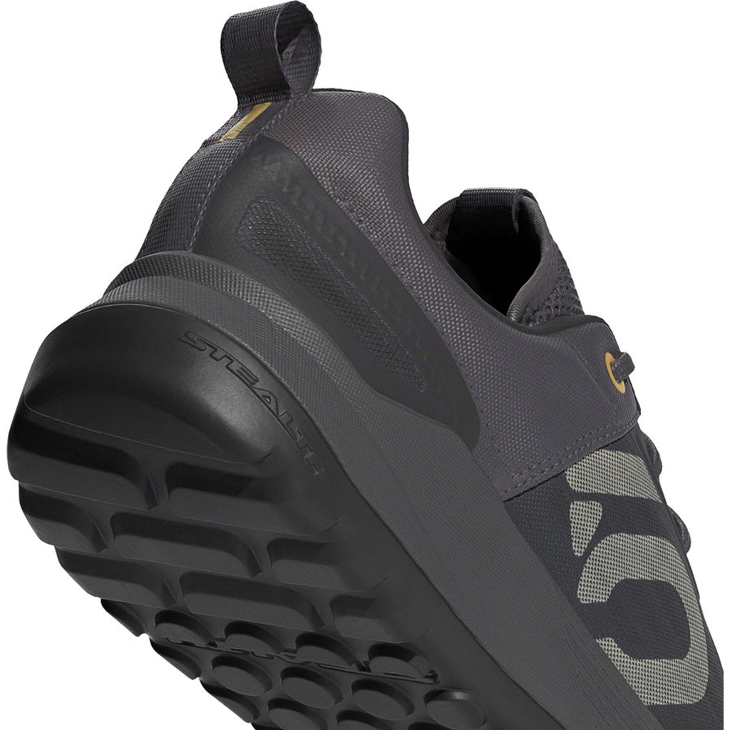 Trailcross LT Flat Shoes - Men's, Charcoal/Putty Gray/Oat
